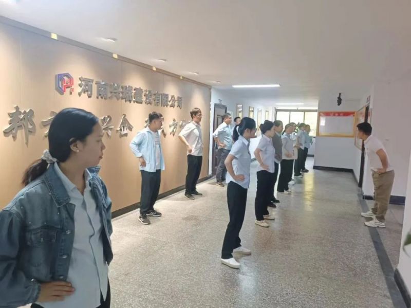 日練八段錦，正氣健體強身心——公司工會組織員工學(xué)習(xí)八段錦